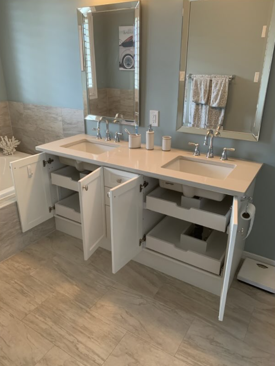 Double vanity with drawers